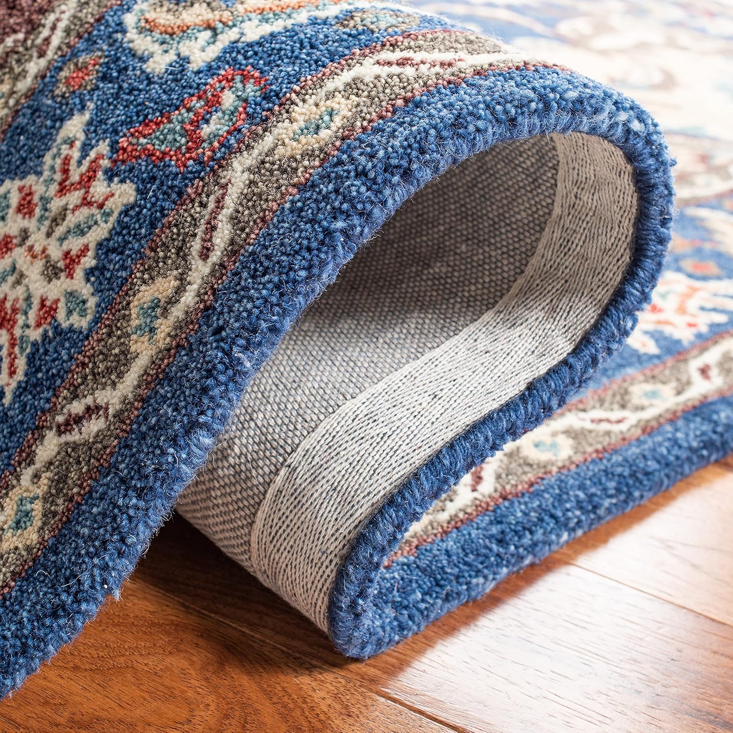 SAFAVIEH Area Rug 8x10 - Antiquity Collection - Large - Blue & Ivory, Handmade Wool, Traditional Design, Ideal for Living Room, Bedroom, Office, Dining Space (AT520M)