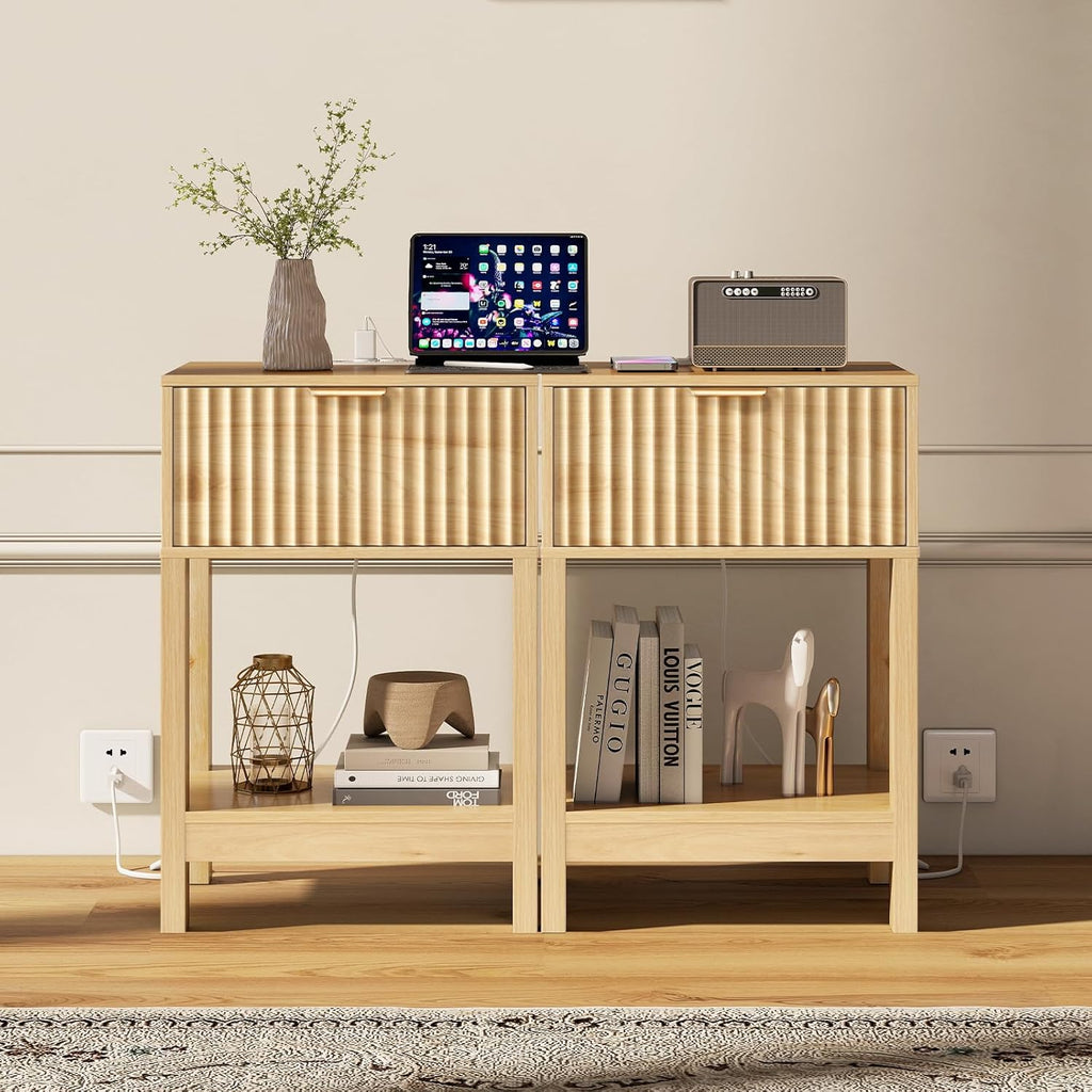Nasonet Night Stand Set 2, Fluted Nightstand with Charging Station, Wood Bedside Table with Drawer & Storage Shelf, Modern End Tables for Bedroom Sofa Couch Office, Natural Oak