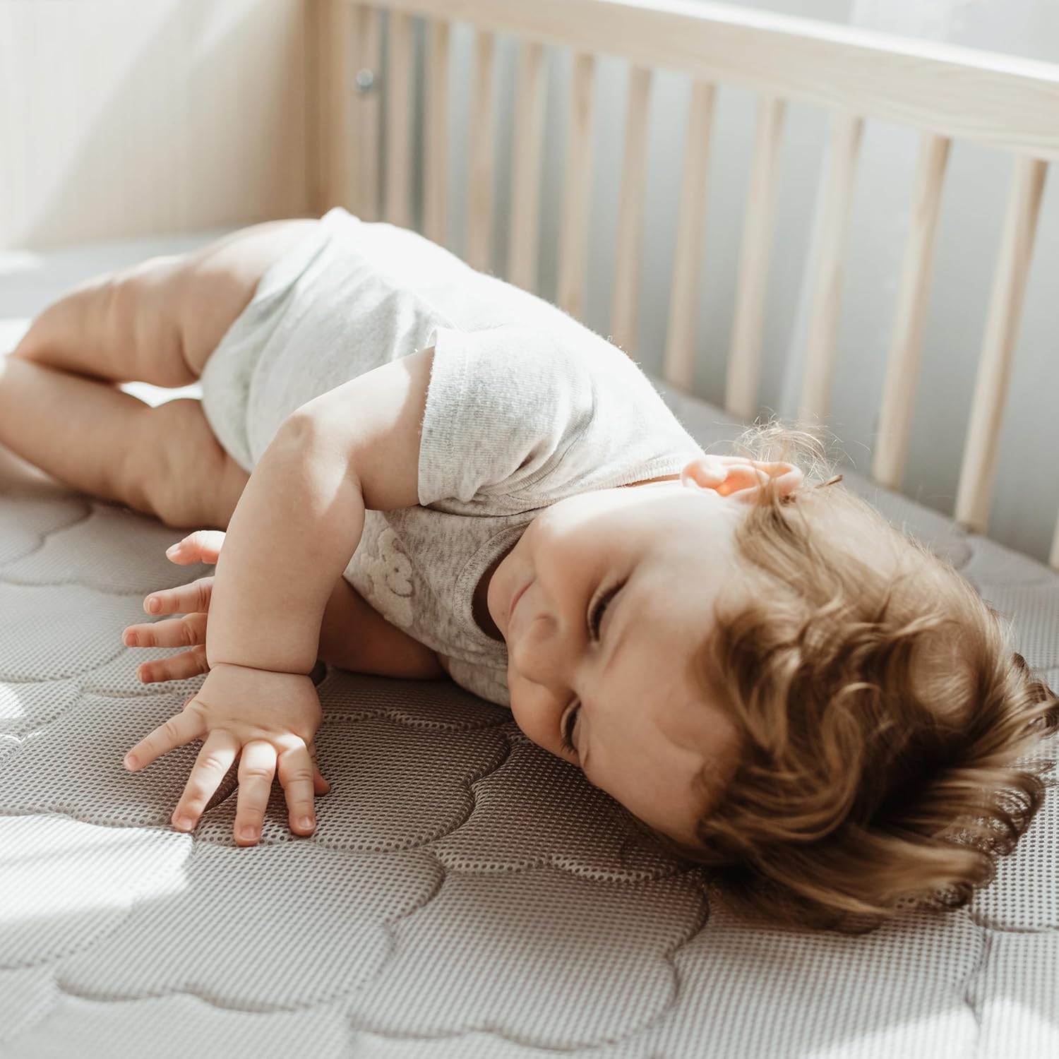 Newton Baby Waterproof Extra Cover | Ultra-Breathable Proven to Reduce Suffocation Risk, Fits Original and Waterproof Newton Crib Mattress, Safe, Machine Washable, Non-Toxic - White (Cover ONLY)