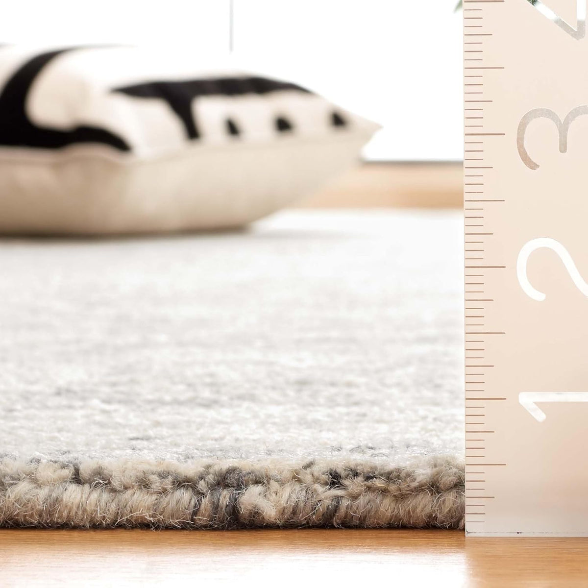 SAFAVIEH Area Rug 8x10 - Abstract Collection - Large - Grey & Ivory, Handmade Wool, Ideal for Living Room, Bedroom, Office, Dining Space (ABT499F)
