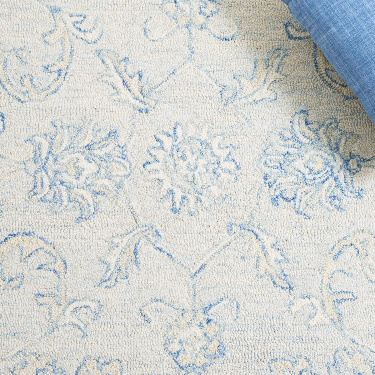 SAFAVIEH Area Rug 8x10 - Micro-Loop Collection - Large - Blue & Beige, Handmade Wool, Ideal for Living Room, Bedroom, Office, Dining Space (MLP535M)