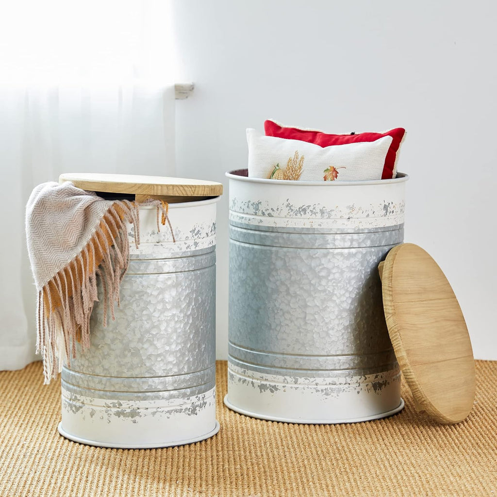 Glitzhome Rustic End Table Set of 2, Farmhouse Galvanized Metal Barrel Ottoman Storage Stool with Round Wood Lid for Living Room Furniture, Distressed White