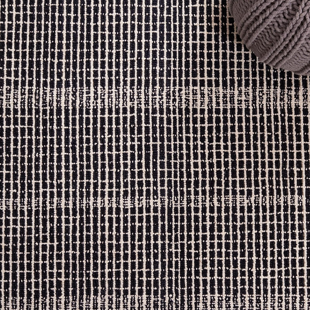 SAFAVIEH Area Rug 8x10 - Abstract Collection - Large - Black & Ivory, Handmade Wool, Ideal for Living Room, Bedroom, Office, Dining Space (ABT482Z)