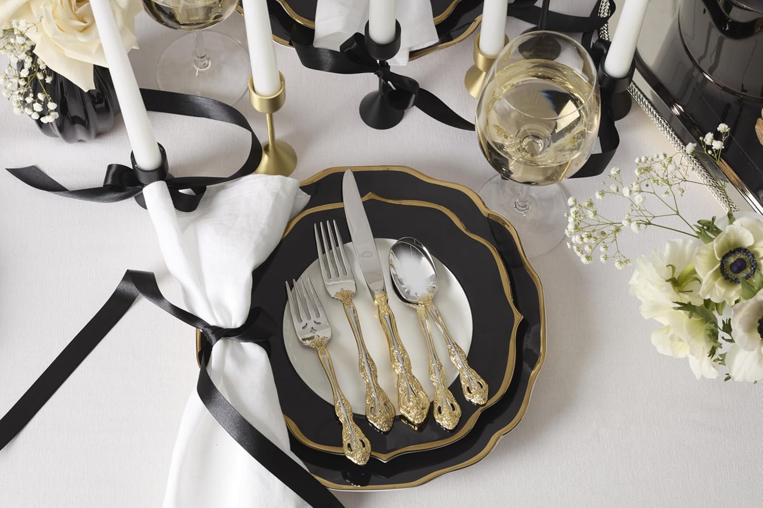 Oneida Silverware Set, Golden Michelangelo 20 Piece Fine Flatware Set, Service For 4, 18/10 Stainless Steel With Gold Carat Tips, Knives Spoons And Forks Sets, Dishwasher Safe (Gold/Silver, 20 Pieces)