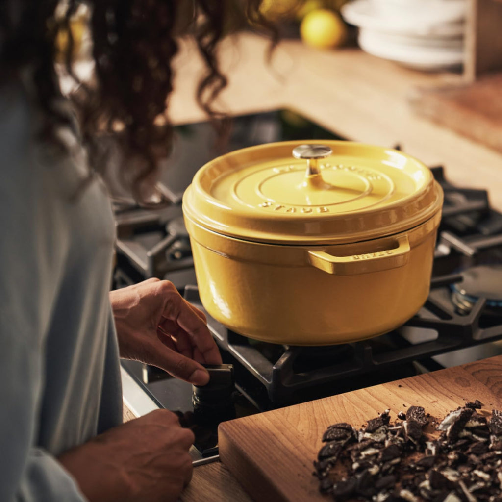 STAUB Enamelled Cast Iron Casserole Dish with Lid, Suitable for All Heat Sources Including Induction, 5 to 7 People, Round, 28 cm, 6.70 L, 7 kg, Lemon