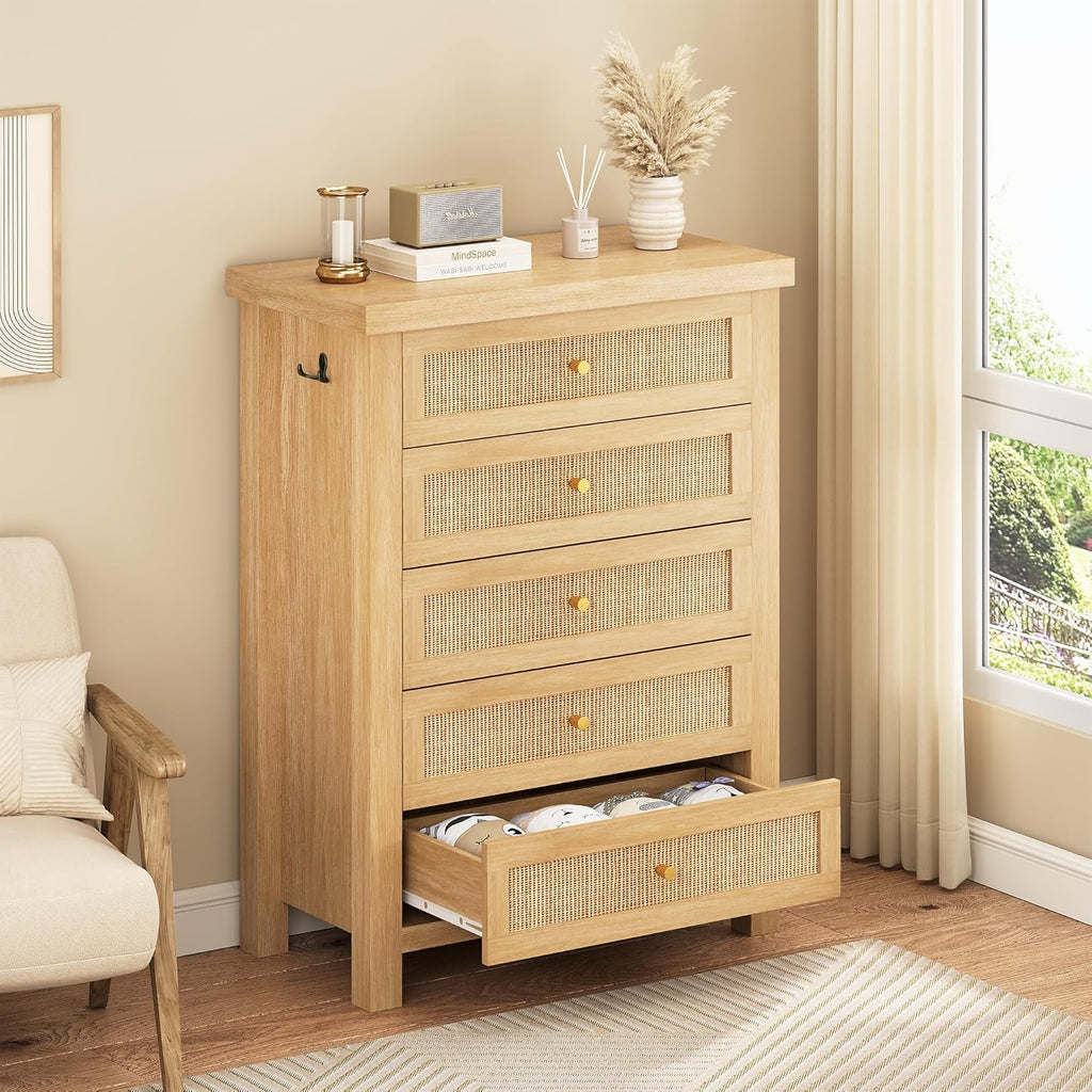Natural Rattan Dresser for Bedroom with 5 Drawers, Wood Boho Chest of Drawers with Gold Metal Handle, Matte Top Bedroom Tall Dresser with Large Drawers for Living Room, Closet, Hallway, (Nartual)