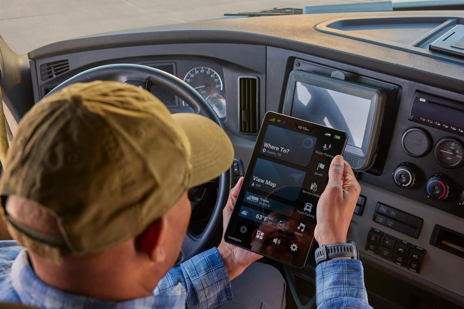 Garmin dēzl OTR720 Trucking XP Bundle with Carrying Case, 32GB MicroSD Memory Card & 2-Year Extended Warranty (7"-OTR 720 Bundle)