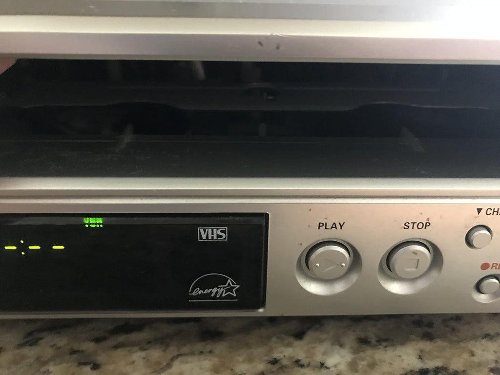 Sanyo DVW6100 TVGuardian DVD player with Built-in 4-HEAD Hi-Fi TV Guardian VCR recorder (Renewed)