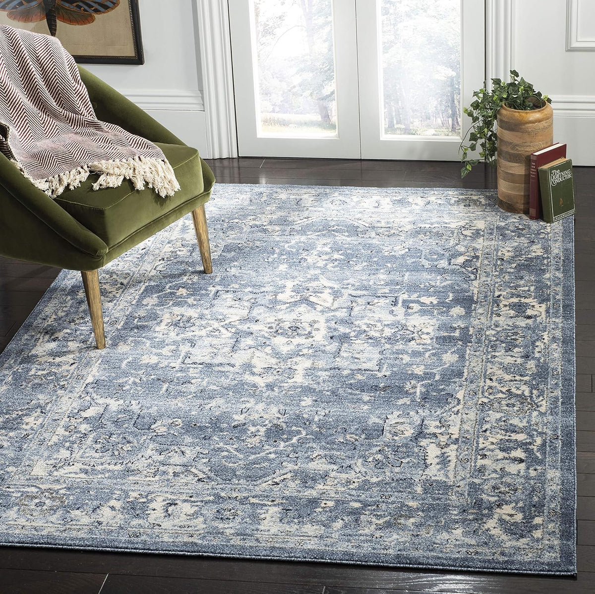 SAFAVIEH Charleston Collection Area Rug - 10' x 14', Navy & Creme, Oriental Distressed Design, Non-Shedding & Easy Care, Ideal for High Traffic Areas in Living Room, Bedroom (CHL411N)