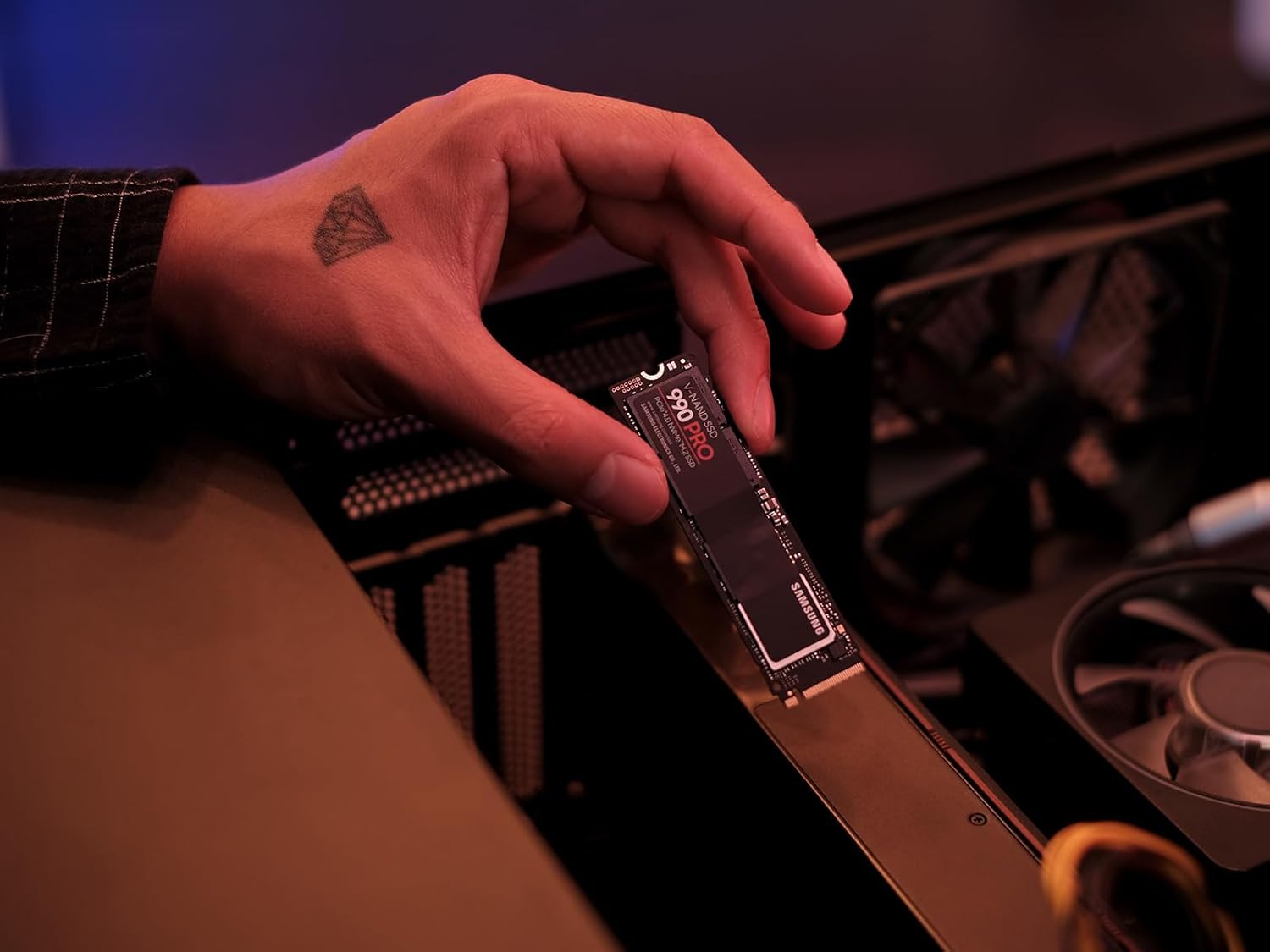 Samsung 990 PRO SSD 2TB NVMe M.2 PCIe Gen4, M.2 2280 Internal Solid State Hard Drive, Seq. Read Speeds Up to 7,450 MB/s for High End Computing, Gaming, and Heavy Duty Workstations, MZ-V9P2T0B/AM