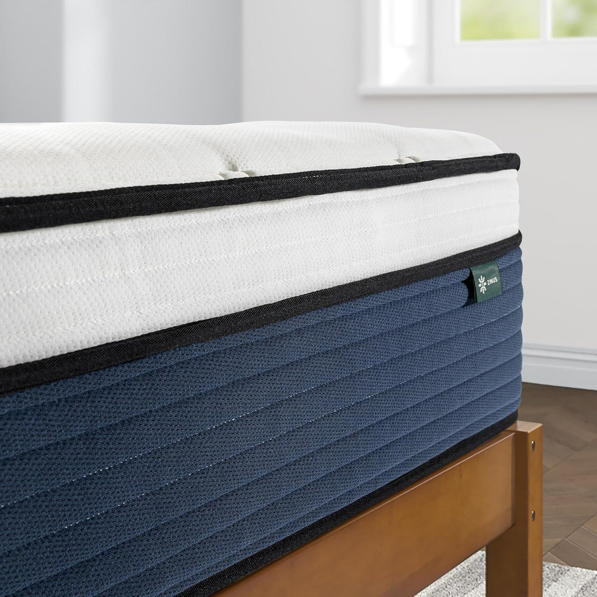 Zinus 12 Inch Comfort Support Hybrid Mattress New Version, Queen, Fiberglass Free, Medium Plush, Motion Isolation, Certified Safe Foams & Fabric, Mattress in A Box