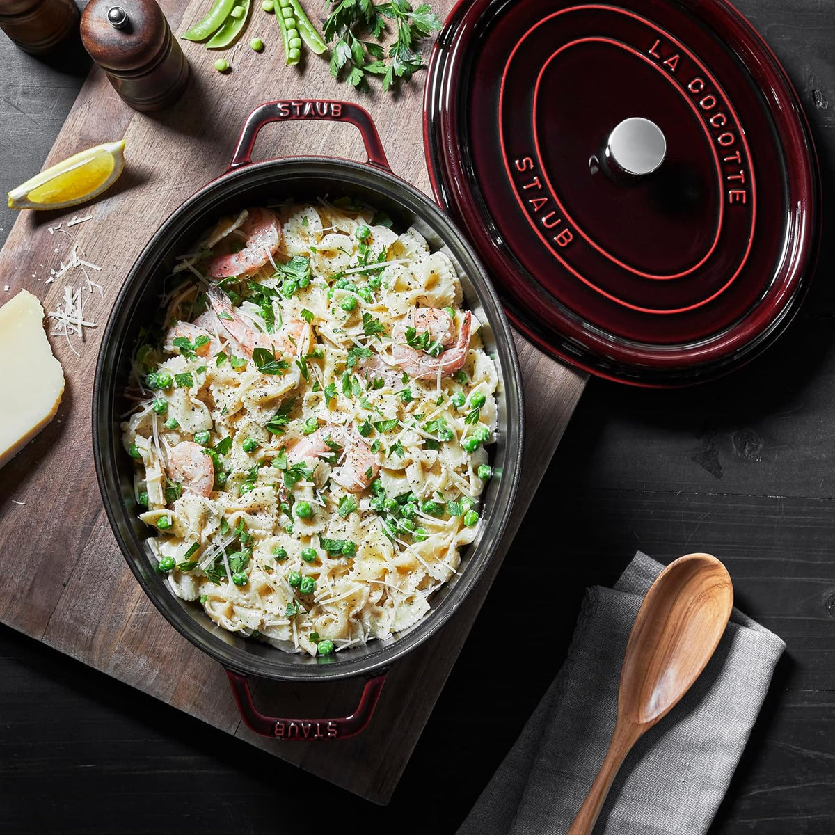Staub Oval Cocotte - 7Qt - Grenadine