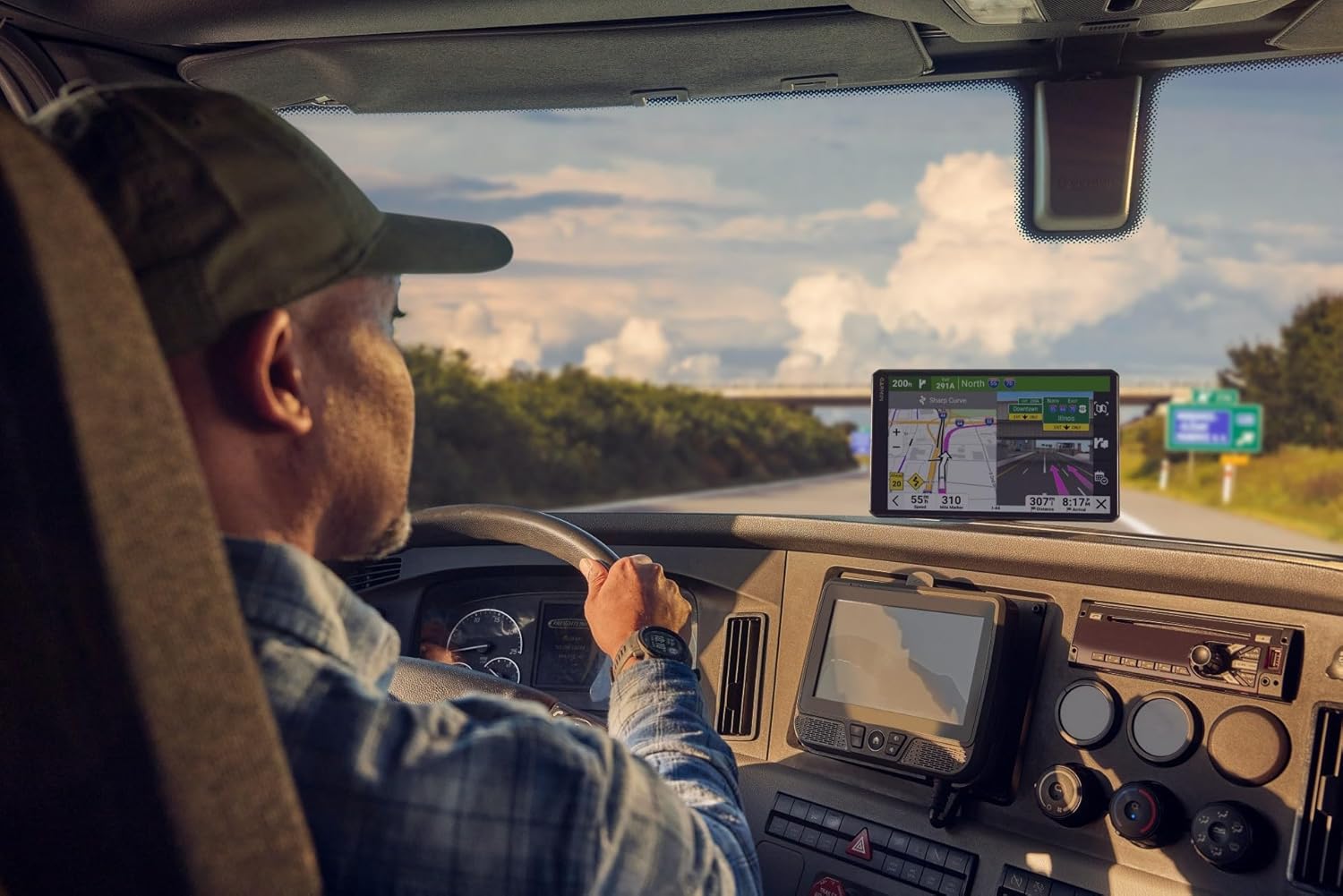 Garmin dēzl OTR720 Trucking XP Bundle with Carrying Case, 32GB MicroSD Memory Card & 2-Year Extended Warranty (7"-OTR 720 Bundle)