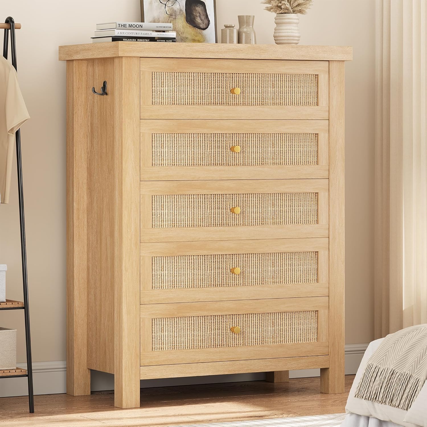 Natural Rattan Dresser for Bedroom with 5 Drawers, Wood Boho Chest of Drawers with Gold Metal Handle, Matte Top Bedroom Tall Dresser with Large Drawers for Living Room, Closet, Hallway, (Nartual)