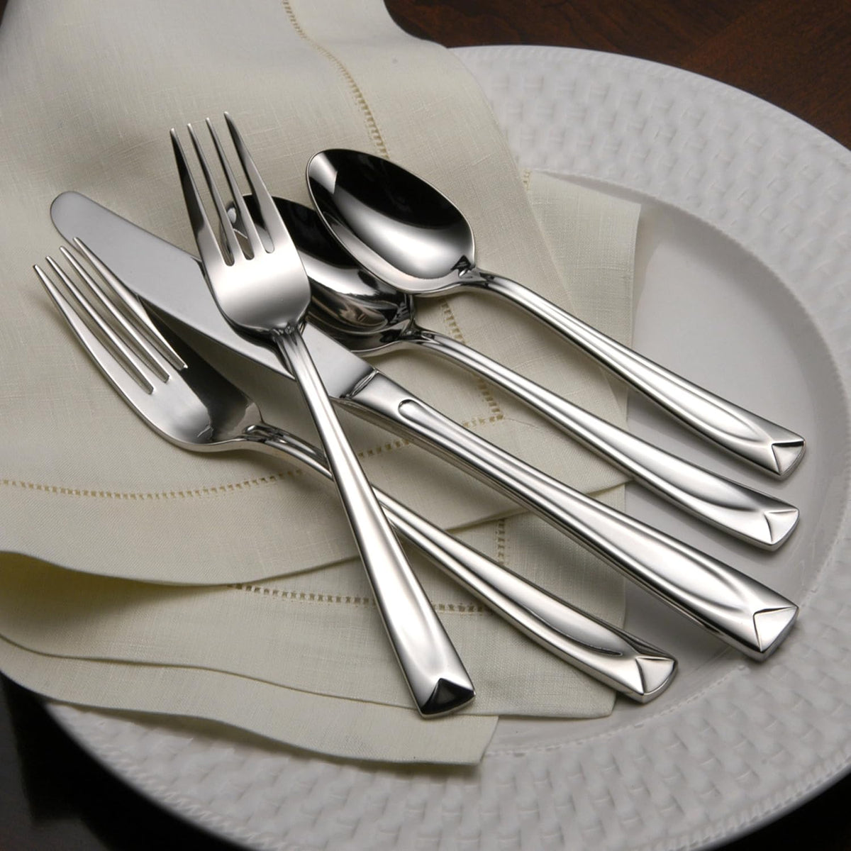 Oneida Silverware Set, Lincoln 45-Piece Everyday Flatware Set, Service For 8, 18/0 Stainless Steel, Medium Weight, Dishwasher Safe, Knives Spoons And Forks Sets, Utensils (Silver, 45 Piece)