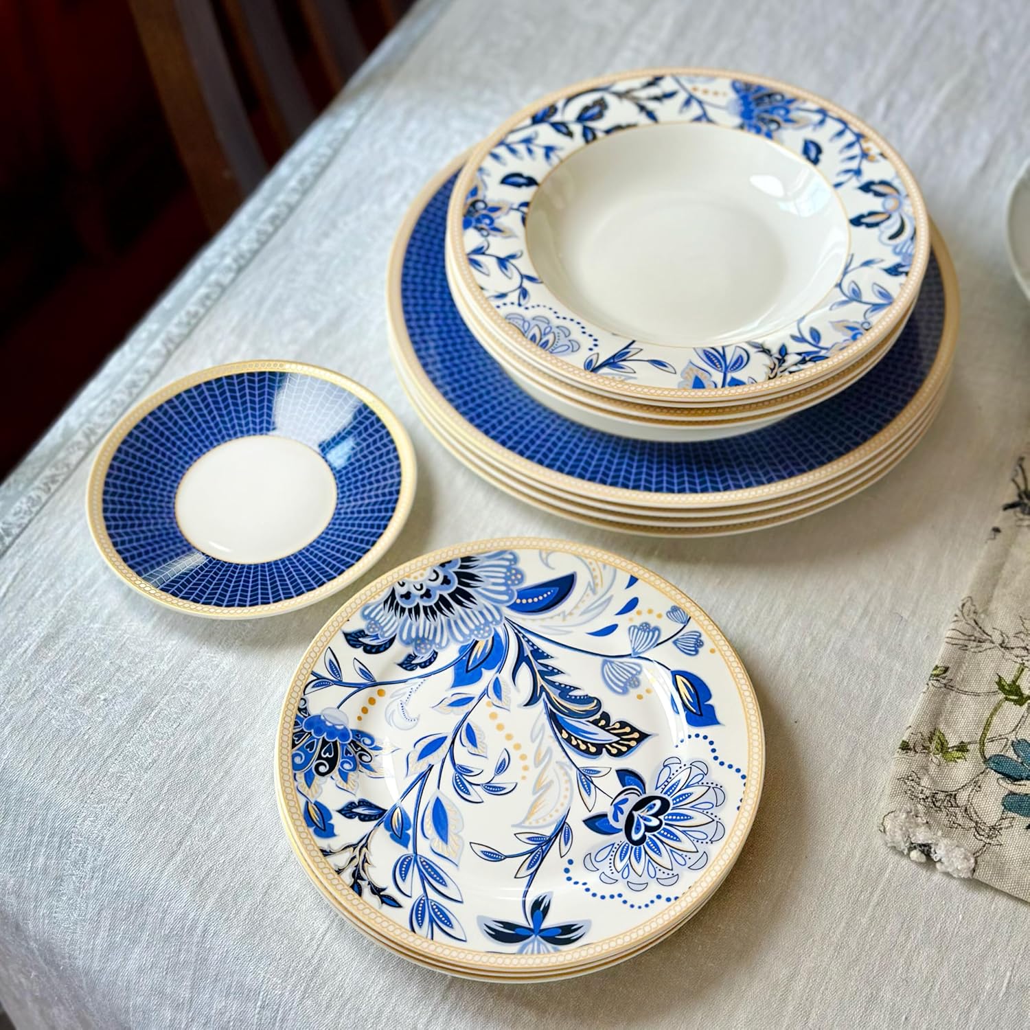 24-Piece Bone China Dinnerware Set in Gift Box, Service for 6, Porcelain Dinnerware, Tropical Dishes Set - Dinner Plates Dessert Plates Cereal Bowls Mugs (Melodie de Fleurs)